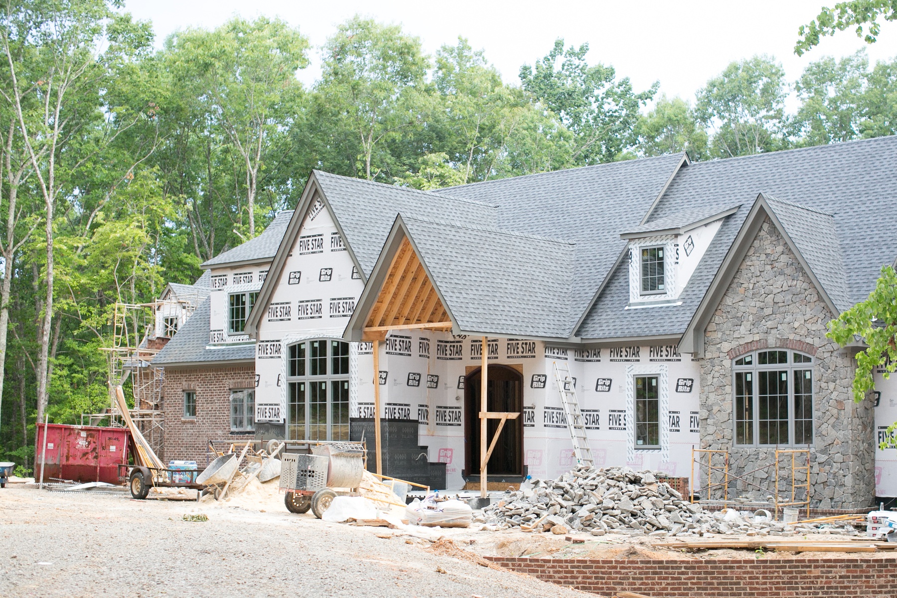 An image of a house currently under construction.