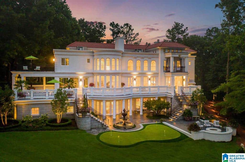 True luxury in Shoal Creek’s neighborhood