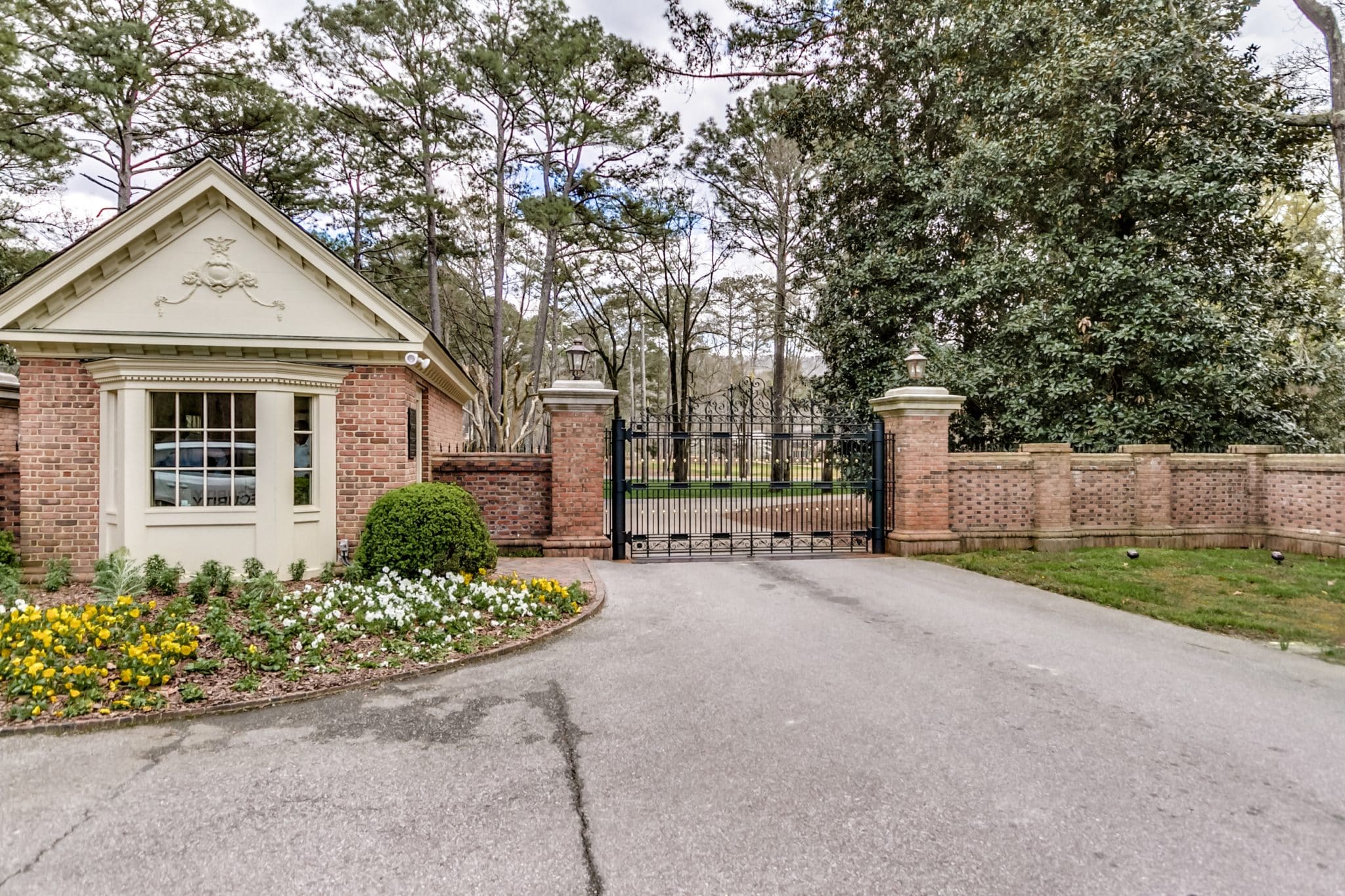 The entrance to Shoal Creek: Birmingham’s premier gated community